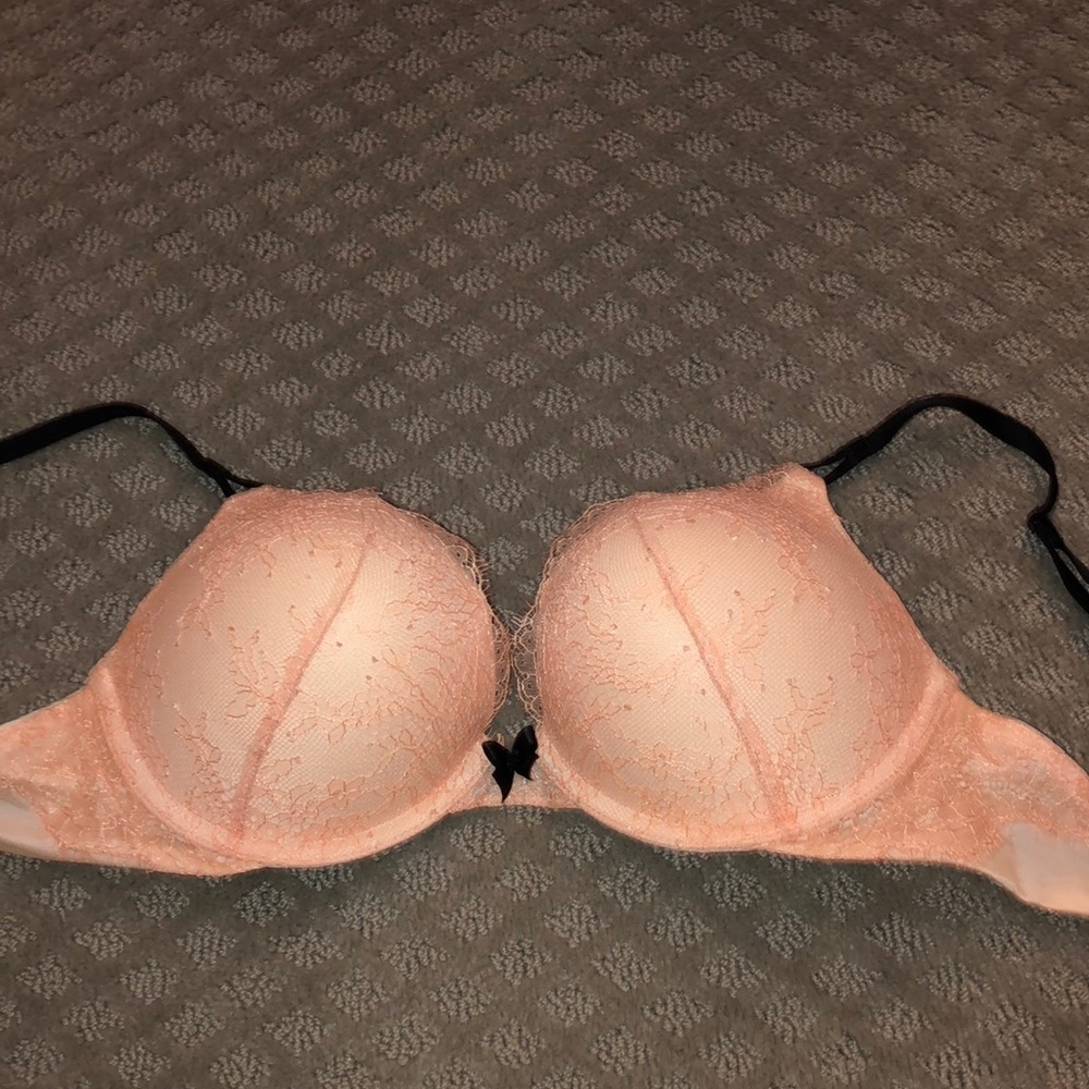 Victoria’s secret bombshell plunge bra